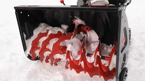 Видео обзор гусеничного снегоуборщика Al-Ko SnowLine 760 TE